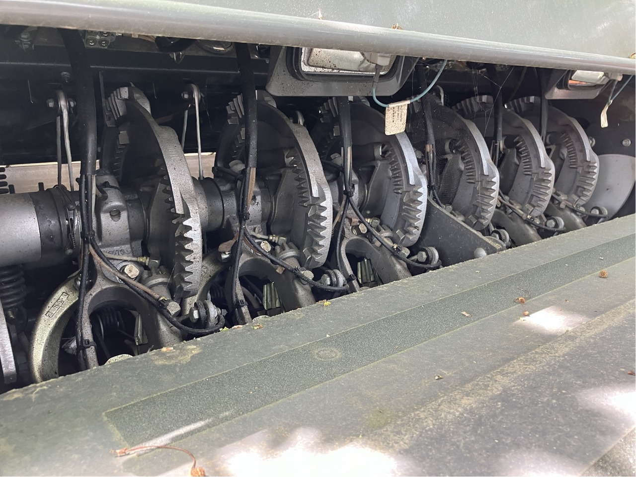 Massey Ferguson 2270 XDTC - مكبس البالات المستطيله: صورة 2 Massey Ferguson 2270 XDTC - مكبس البالات المستطيله: صورة 2