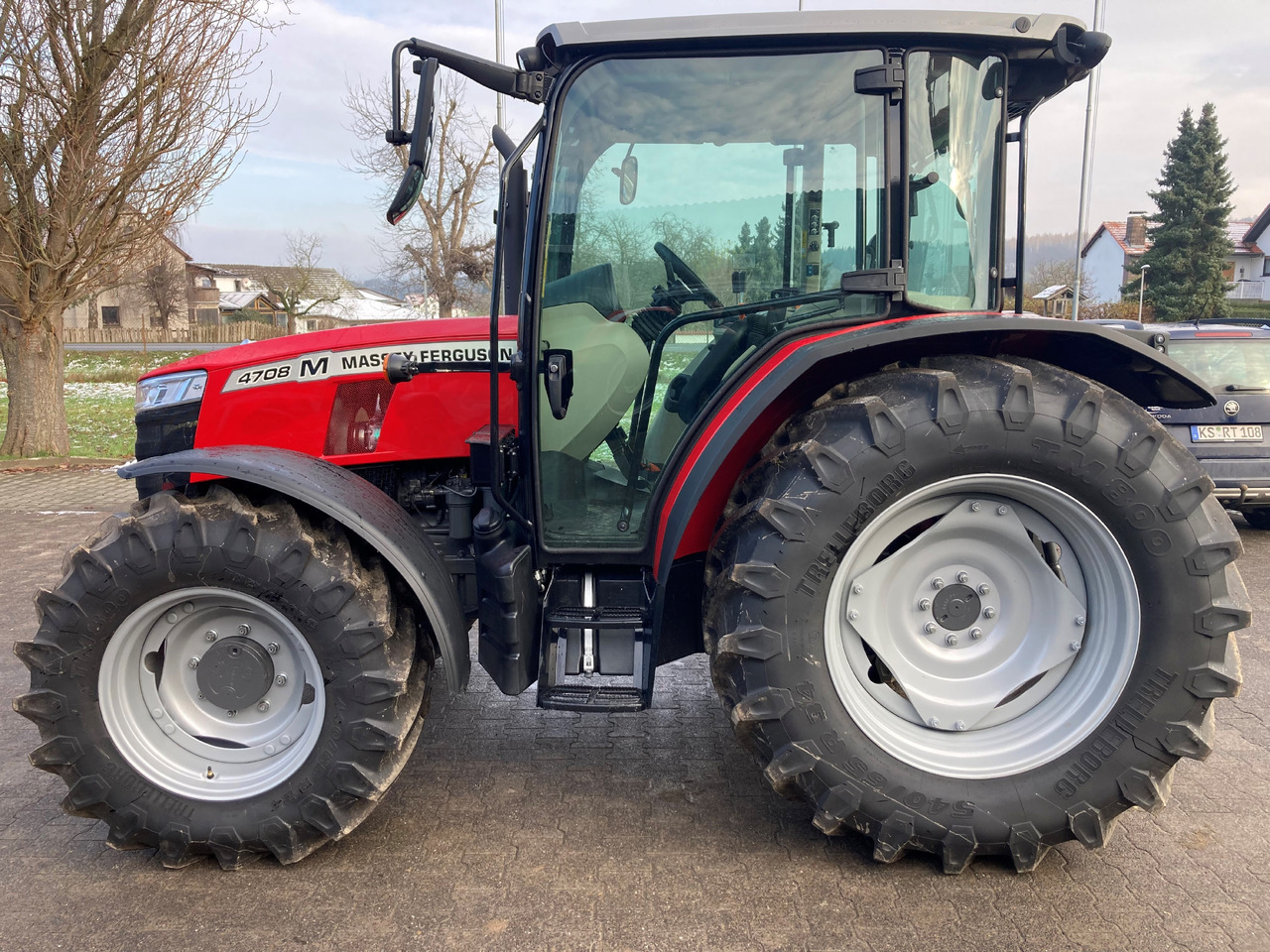 Massey Ferguson 4708 M Cab Essential - جرار: صورة 1 Massey Ferguson 4708 M Cab Essential - جرار: صورة 1
