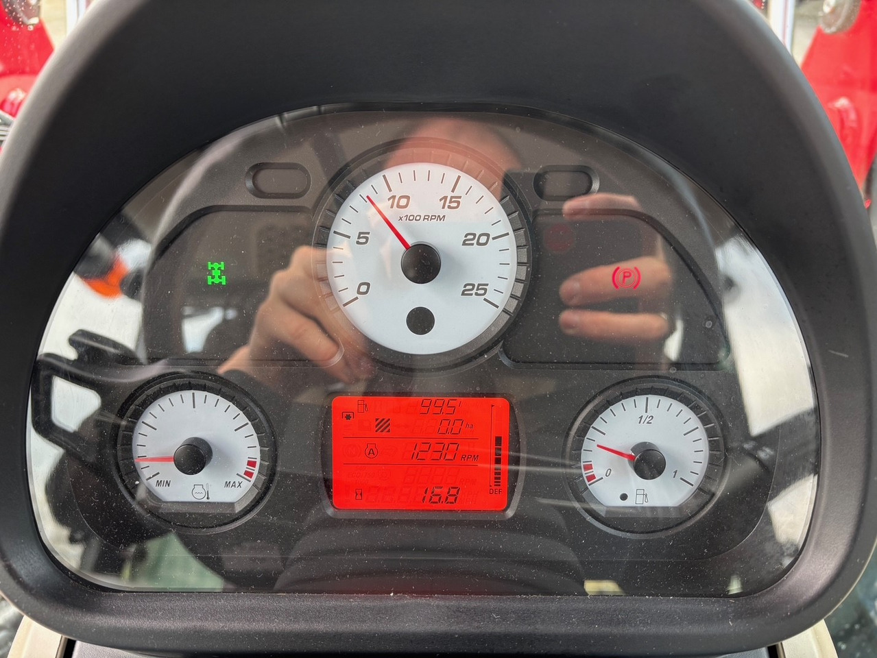 Massey Ferguson 4708 M Cab - جرار: صورة 2 Massey Ferguson 4708 M Cab - جرار: صورة 2