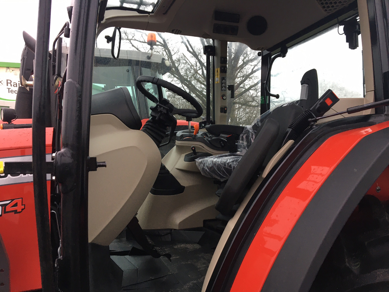 Massey Ferguson 5711 M Dyna-4 4WD Essent - جرار: صورة 4 Massey Ferguson 5711 M Dyna-4 4WD Essent - جرار: صورة 4