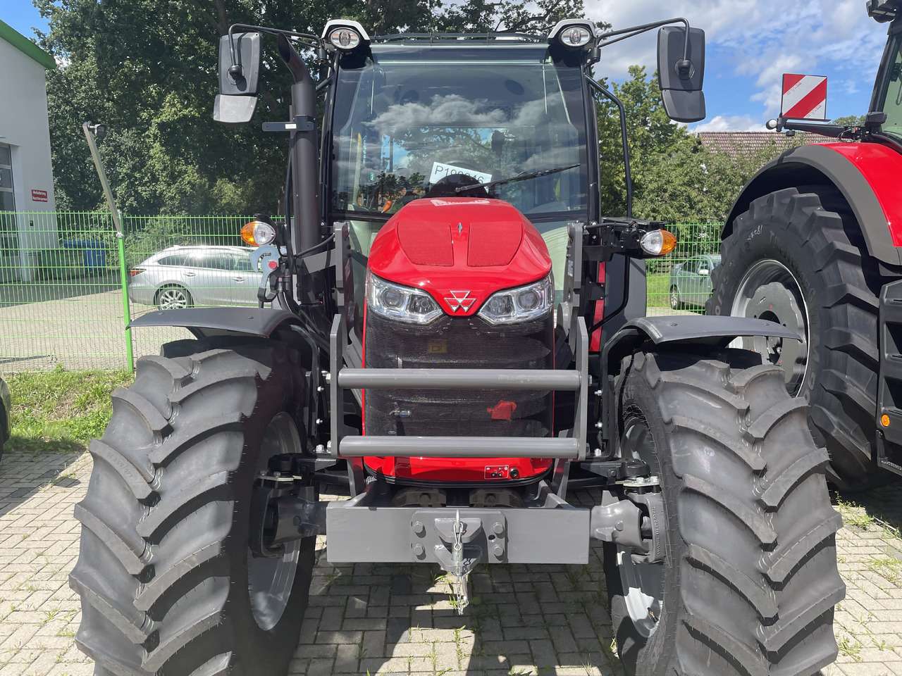 Massey Ferguson 5711M Dyna-4 4WD Cab - جرار: صورة 1 Massey Ferguson 5711M Dyna-4 4WD Cab - جرار: صورة 1