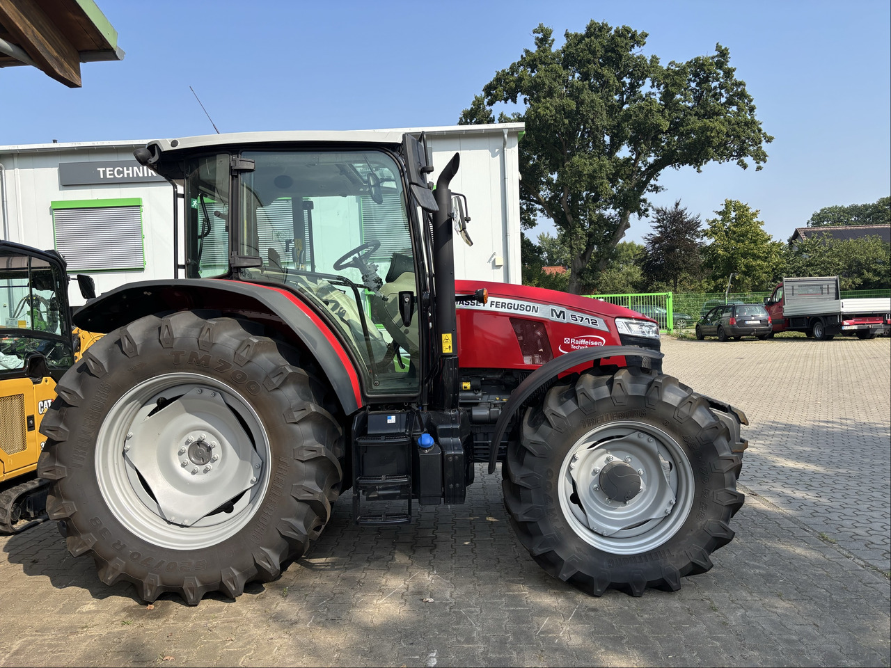 Massey Ferguson 5712M 4WD Cab Essential - جرار: صورة 5 Massey Ferguson 5712M 4WD Cab Essential - جرار: صورة 5