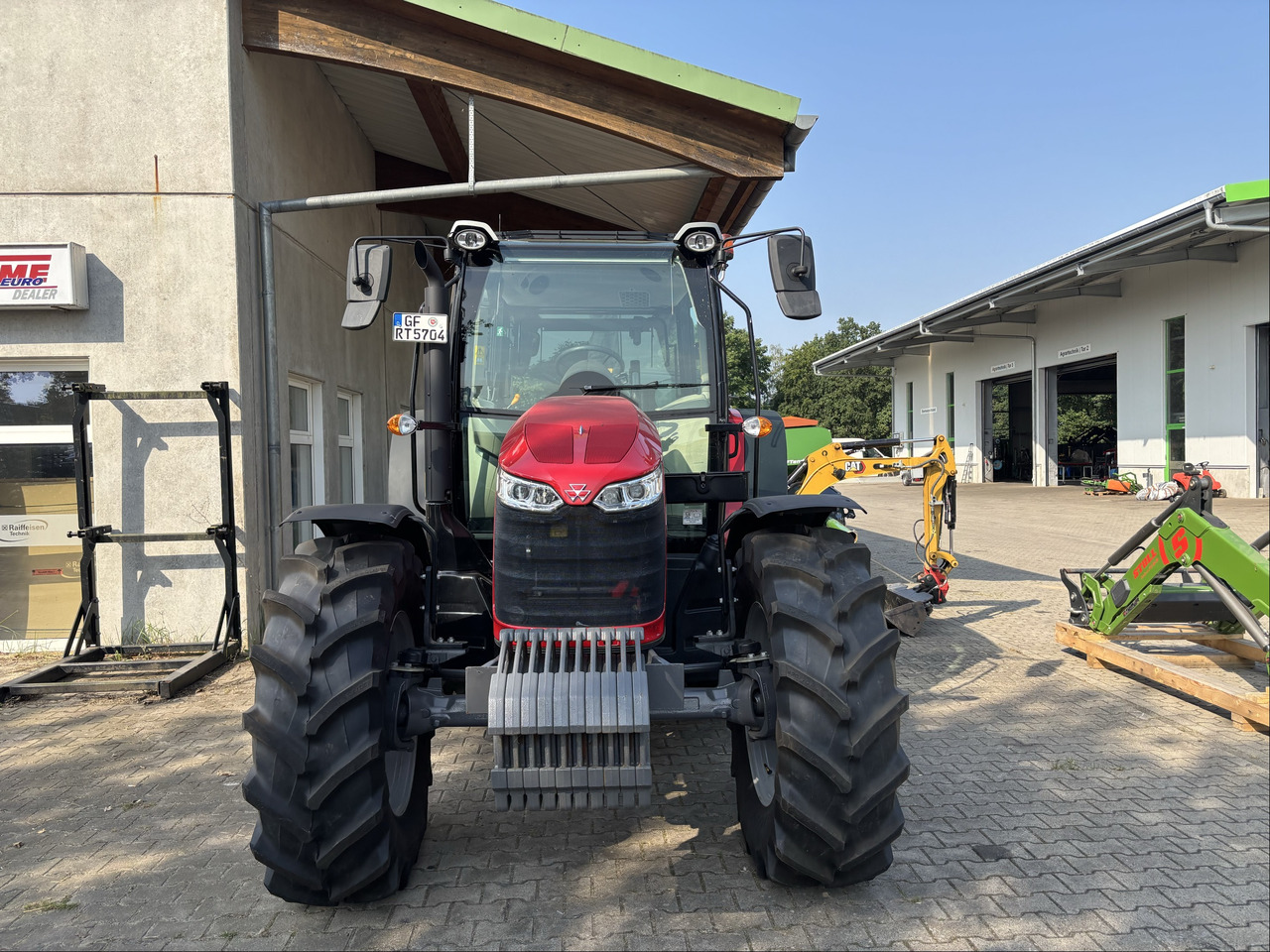 Massey Ferguson 5712M 4WD Cab Essential - جرار: صورة 4 Massey Ferguson 5712M 4WD Cab Essential - جرار: صورة 4