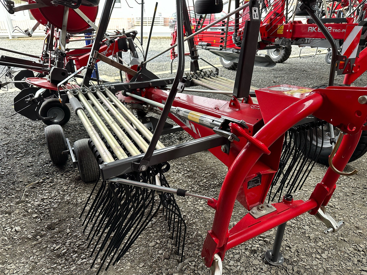 Massey Ferguson RK 451 DN - آلة تيبيس العشب/ آلة جمع العشب: صورة 1 Massey Ferguson RK 451 DN - آلة تيبيس العشب/ آلة جمع العشب: صورة 1