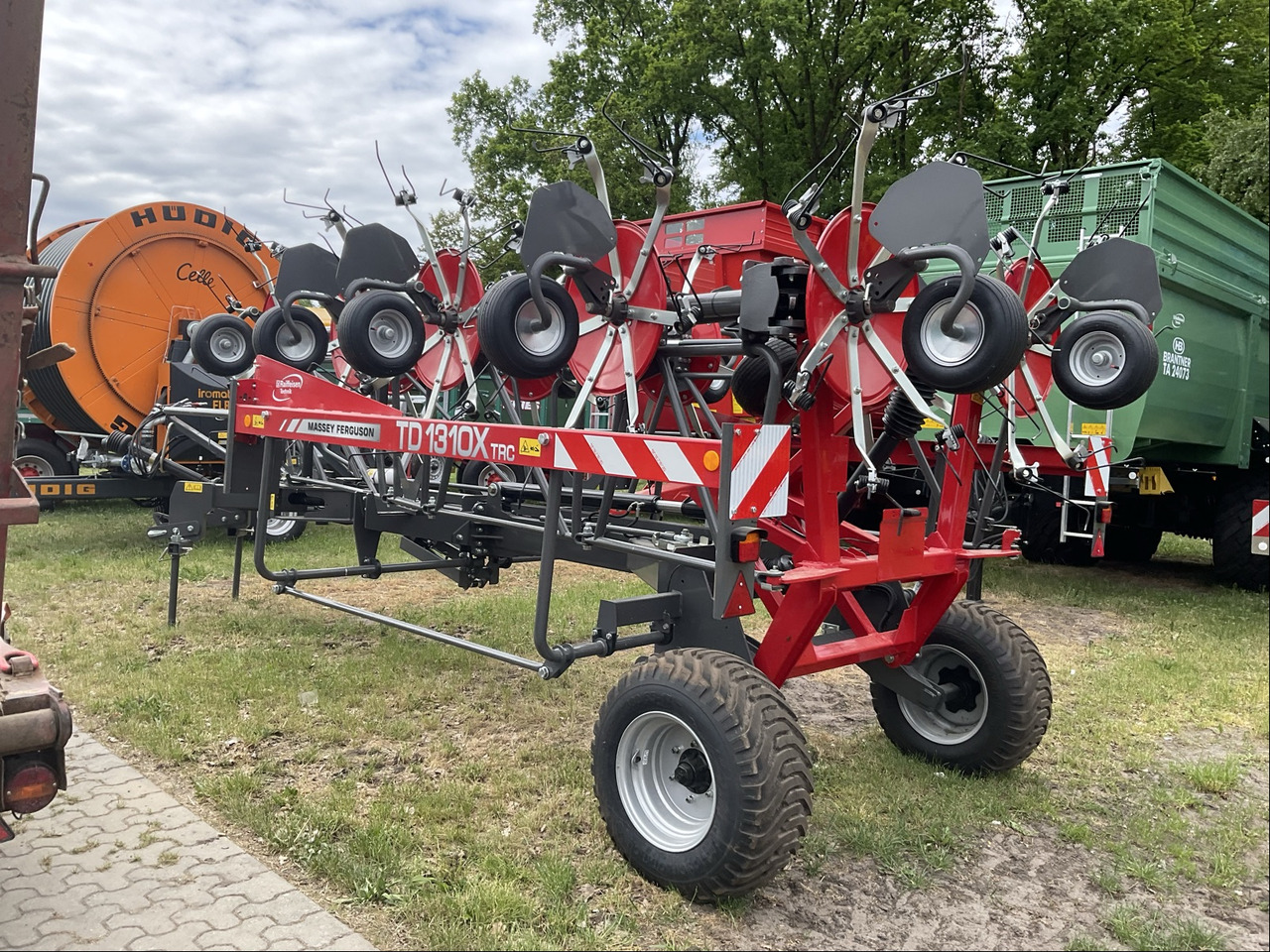 Massey Ferguson TD 1310X TRC - آلة تيبيس العشب/ آلة جمع العشب: صورة 1 Massey Ferguson TD 1310X TRC - آلة تيبيس العشب/ آلة جمع العشب: صورة 1