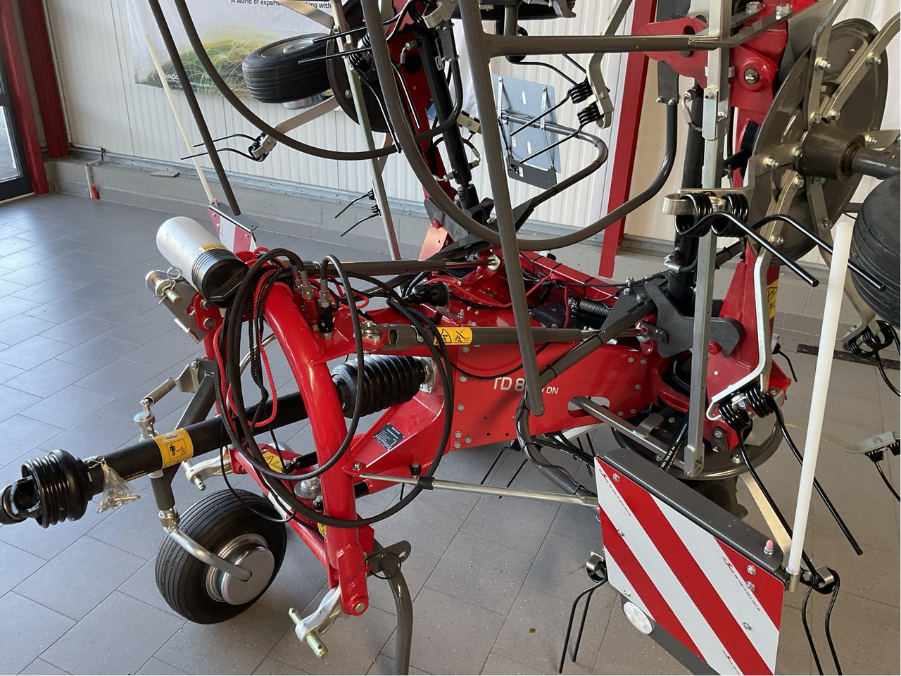 Massey Ferguson TD 868 DN Heuwender - آلة تيبيس العشب/ آلة جمع العشب: صورة 4 Massey Ferguson TD 868 DN Heuwender - آلة تيبيس العشب/ آلة جمع العشب: صورة 4