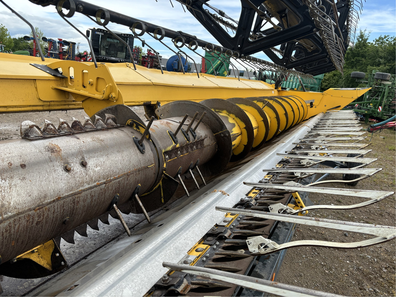 New Holland Schneidwerk Varifeed12.5 - حصادة موحَّدة: صورة 2 New Holland Schneidwerk Varifeed12.5 - حصادة موحَّدة: صورة 2