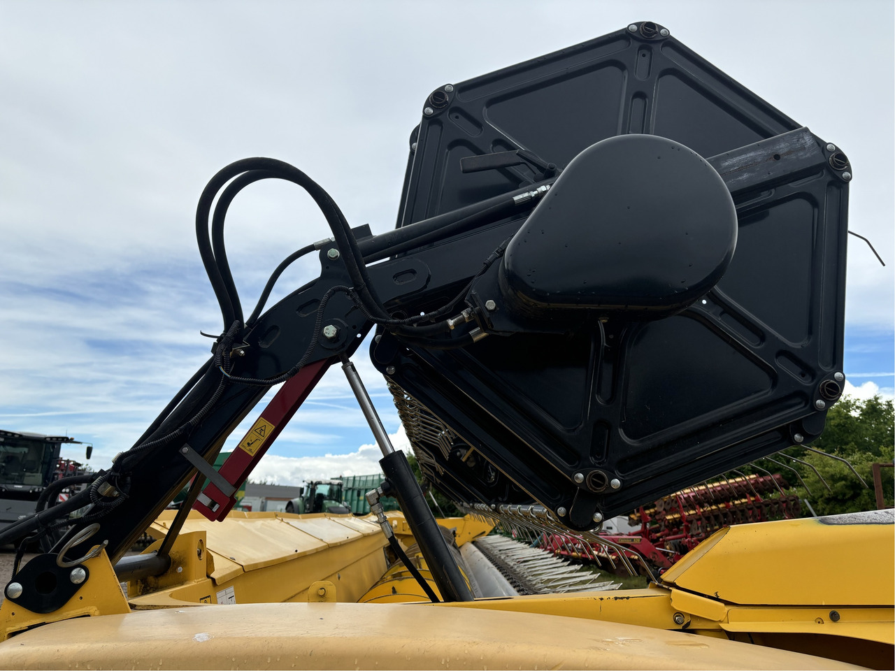 New Holland Schneidwerk Varifeed12.5 - حصادة موحَّدة: صورة 4 New Holland Schneidwerk Varifeed12.5 - حصادة موحَّدة: صورة 4