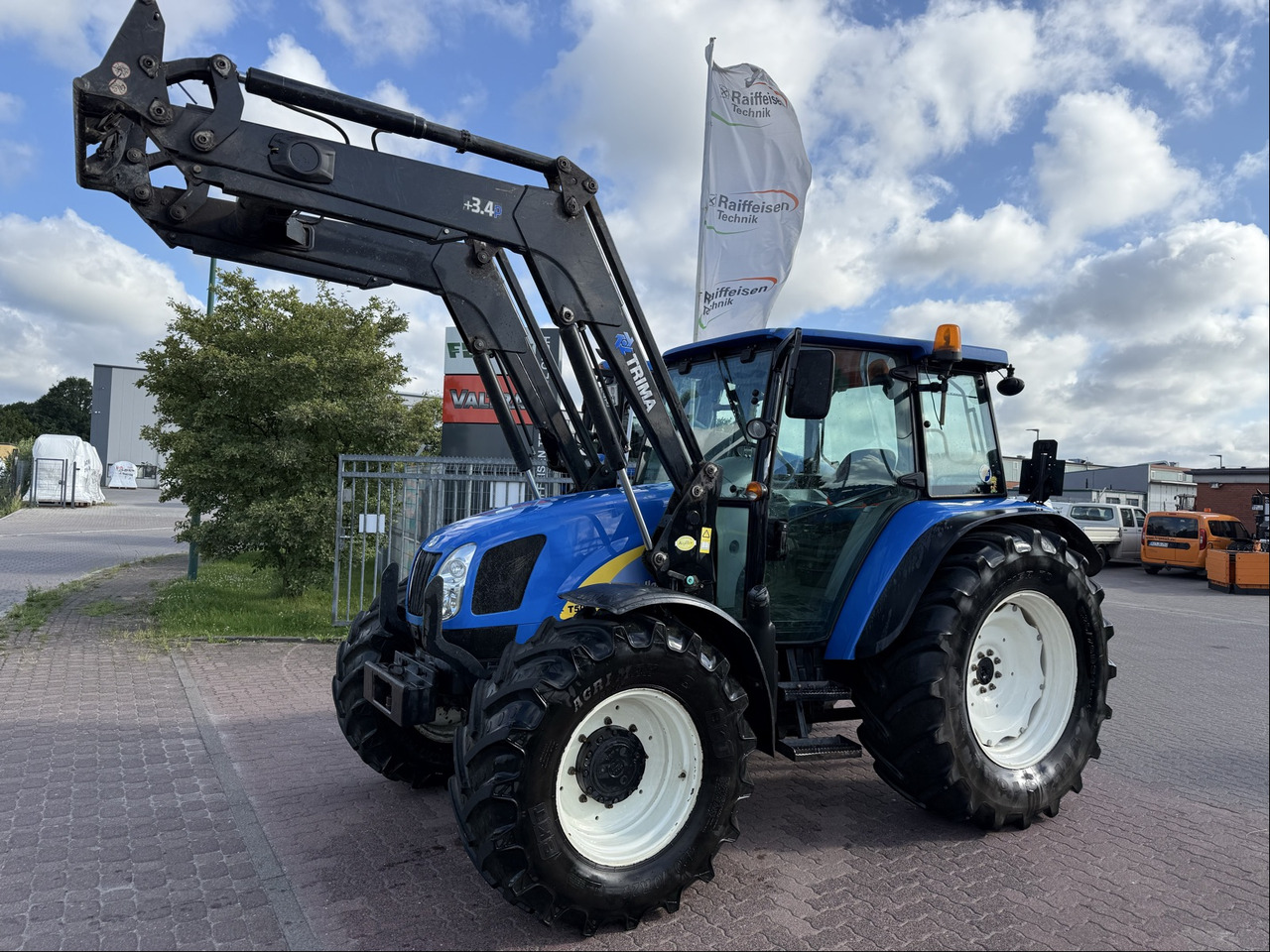New Holland T5050 - جرار: صورة 1 New Holland T5050 - جرار: صورة 1