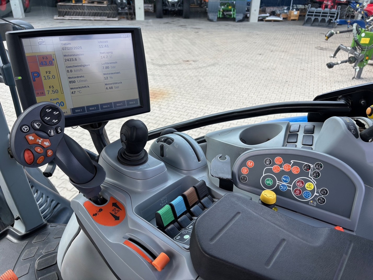 New Holland T6.140 Auto Command - جرار: صورة 3 New Holland T6.140 Auto Command - جرار: صورة 3