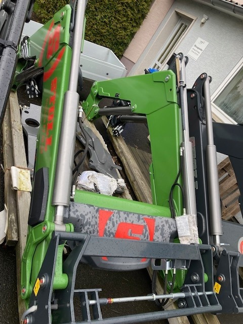 Stoll Frontlader Profil. FZ 46-33.1 - رافعة أمامية للجرار: صورة 1 Stoll Frontlader Profil. FZ 46-33.1 - رافعة أمامية للجرار: صورة 1