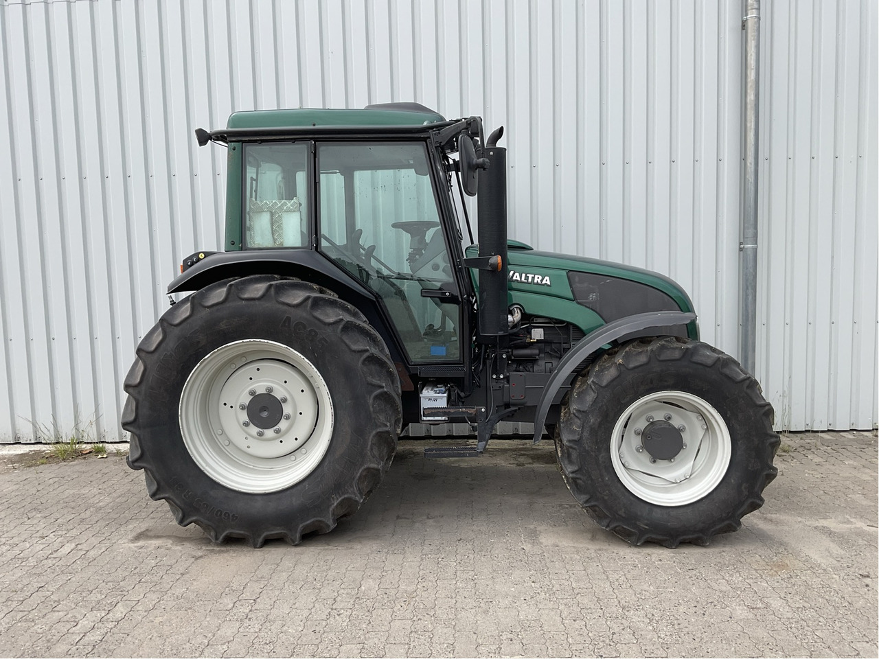 Valtra A 93 - جرار: صورة 1 Valtra A 93 - جرار: صورة 1