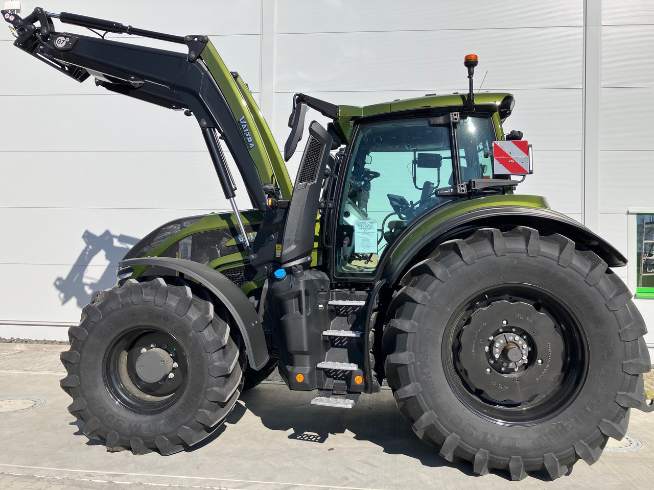 Valtra Q285 - جرار: صورة 1 Valtra Q285 - جرار: صورة 1