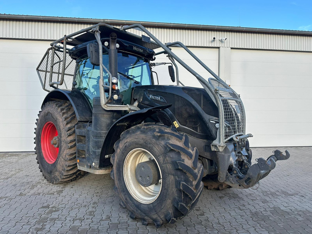 Valtra S 374 - جرار: صورة 1 Valtra S 374 - جرار: صورة 1
