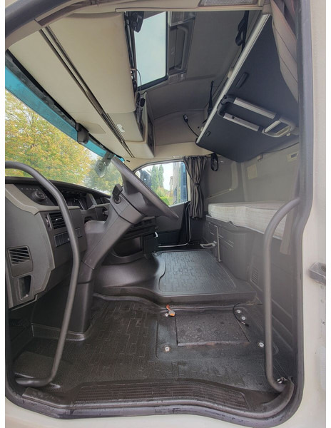 Volvo Globetrotter - الكابينة والداخلية - شاحنة: صورة 4 Volvo Globetrotter - الكابينة والداخلية - شاحنة: صورة 4