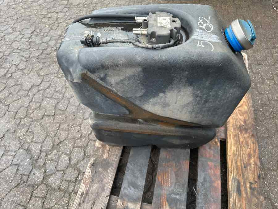SCANIA ADBLUE TANK 2244863 - نظام الوقود - شاحنة: صورة 1 SCANIA ADBLUE TANK 2244863 - نظام الوقود - شاحنة: صورة 1