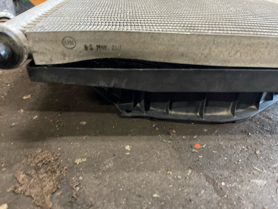 SCANIA CABINE COOLER 2187711 - نظام التبريد - شاحنة: صورة 2 SCANIA CABINE COOLER 2187711 - نظام التبريد - شاحنة: صورة 2