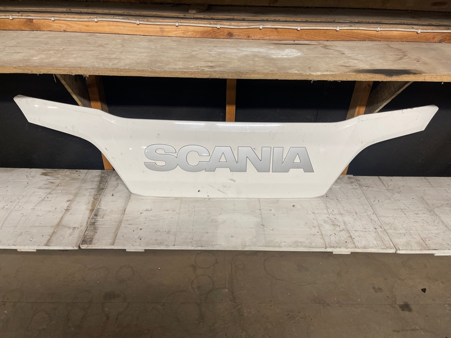 SCANIA FRONT UP GRILL 2542870 - هيكل السيارة الخارجية - شاحنة: صورة 1 SCANIA FRONT UP GRILL 2542870 - هيكل السيارة الخارجية - شاحنة: صورة 1