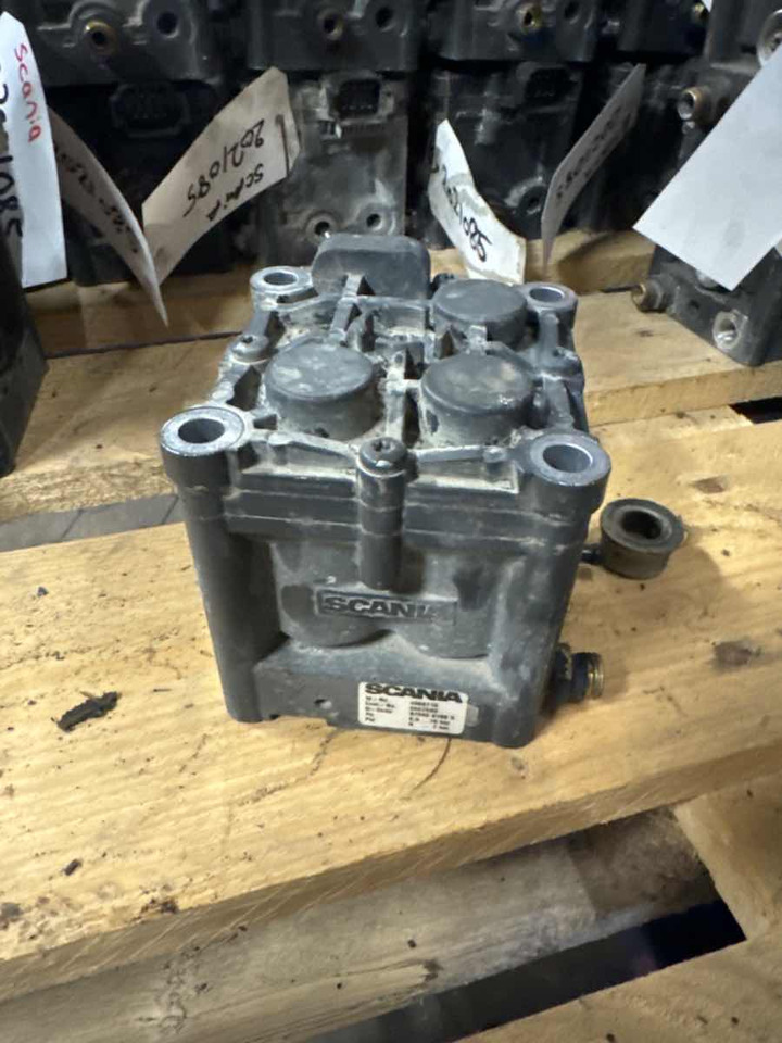 SCANIA V107 VALVE 2447593 - صمام الفرامل - شاحنة: صورة 1 SCANIA V107 VALVE 2447593 - صمام الفرامل - شاحنة: صورة 1
