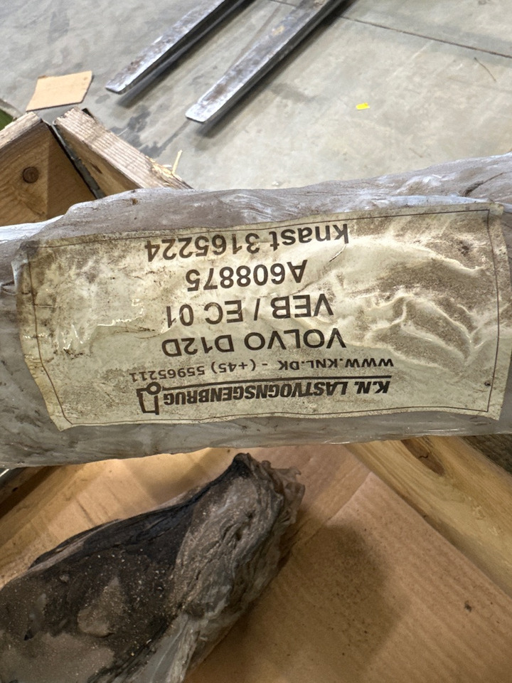 VOLVO D12D CAMSHAFT 3165224 - عمود الكامات - شاحنة: صورة 2 VOLVO D12D CAMSHAFT 3165224 - عمود الكامات - شاحنة: صورة 2