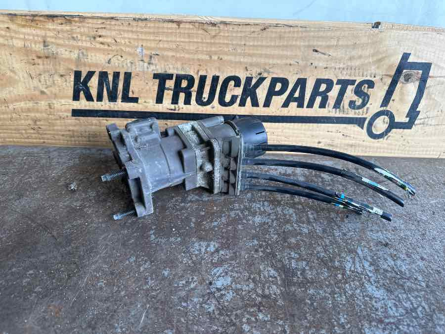 VOLVO FOOT BRAKE VALVE 21390592 - صمام الفرامل - شاحنة: صورة 2 VOLVO FOOT BRAKE VALVE 21390592 - صمام الفرامل - شاحنة: صورة 2