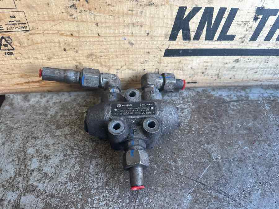 VOLVO STEERING VALVE 20757513 - صمام الفرامل - شاحنة: صورة 2 VOLVO STEERING VALVE 20757513 - صمام الفرامل - شاحنة: صورة 2