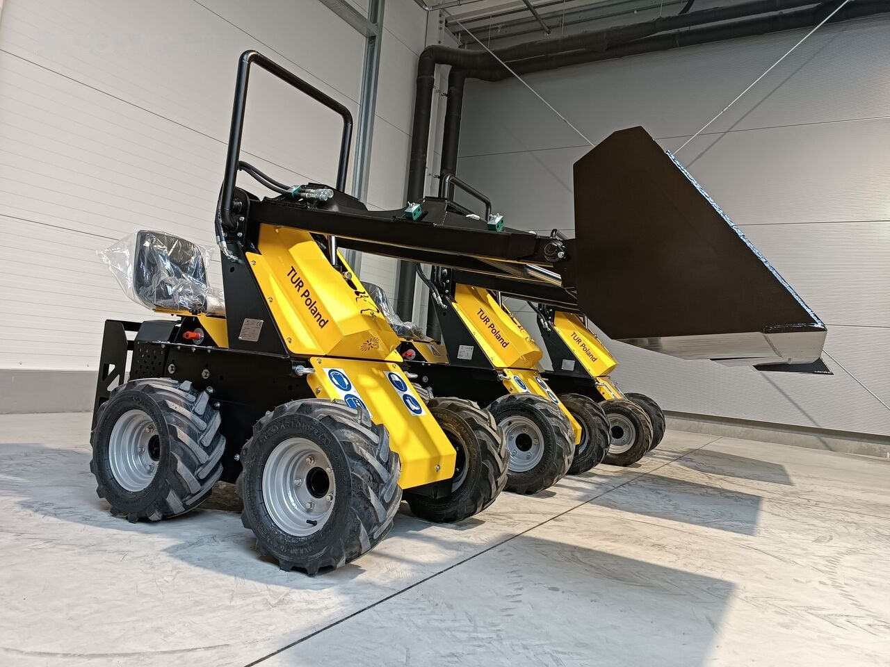 Tur Poland N520 Miniradlader Mini Hoflader Mini Lader - شيول صغير: صورة 1 Tur Poland N520 Miniradlader Mini Hoflader Mini Lader - شيول صغير: صورة 1