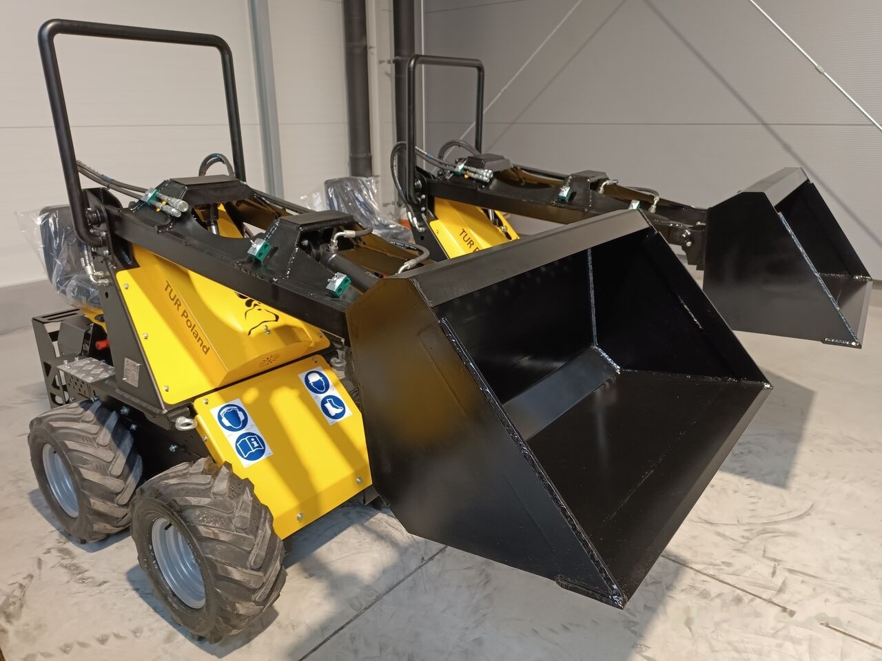 Tur Poland N520 Miniradlader Mini Hoflader Mini Lader - شيول صغير: صورة 1 Tur Poland N520 Miniradlader Mini Hoflader Mini Lader - شيول صغير: صورة 1
