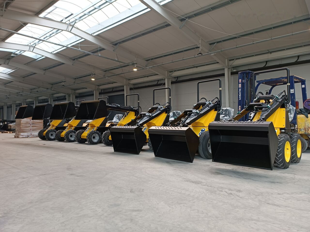 Tur Poland Radlader Mini loader Mini Hoflader N 520 - شيول صغير: صورة 1 Tur Poland Radlader Mini loader Mini Hoflader N 520 - شيول صغير: صورة 1