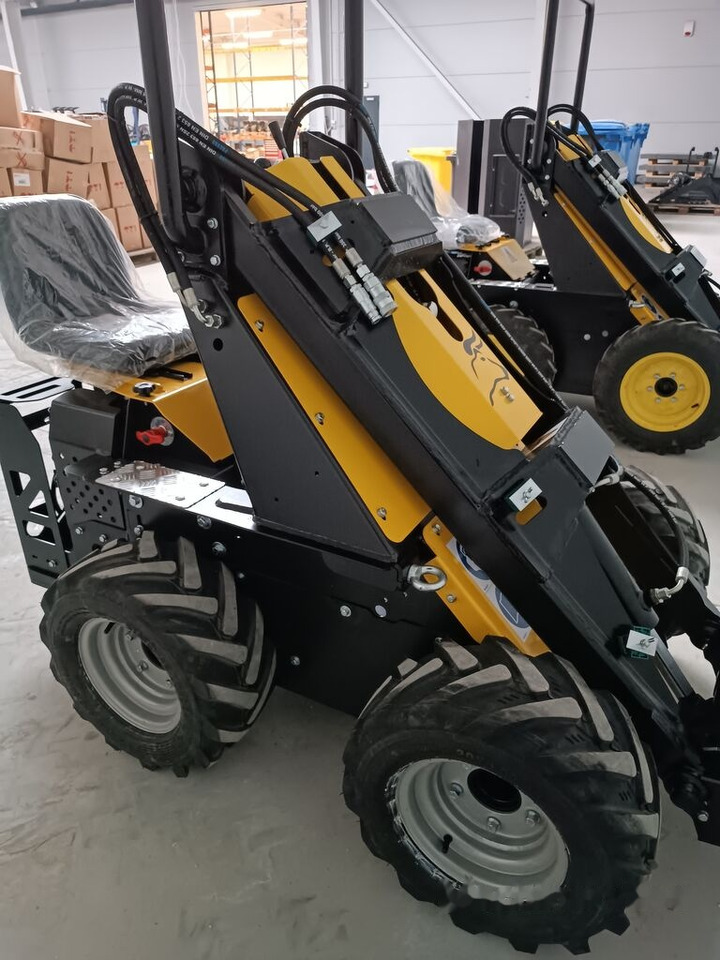 Tur Poland Radlader Mini loader Mini Hoflader N 520 - شيول صغير: صورة 3 Tur Poland Radlader Mini loader Mini Hoflader N 520 - شيول صغير: صورة 3