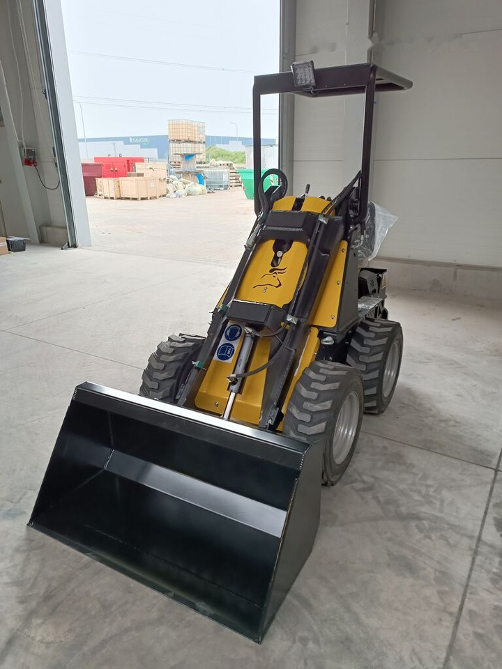 Tur Poland Radlader Mini loader Mini Hoflader N 520 - شيول صغير: صورة 2 Tur Poland Radlader Mini loader Mini Hoflader N 520 - شيول صغير: صورة 2