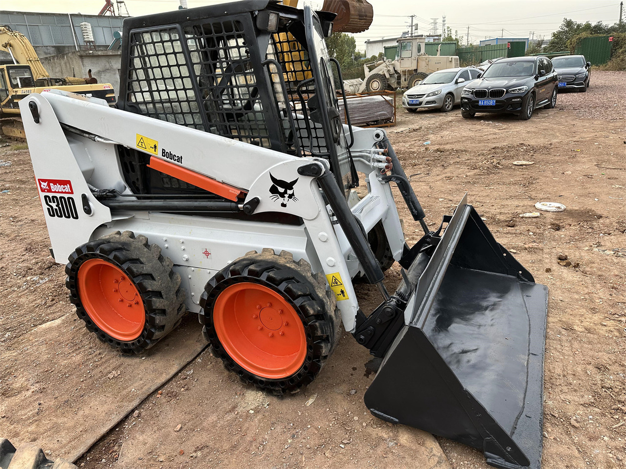 BOBCAT S300 - شيول صغير: صورة 1 BOBCAT S300 - شيول صغير: صورة 1
