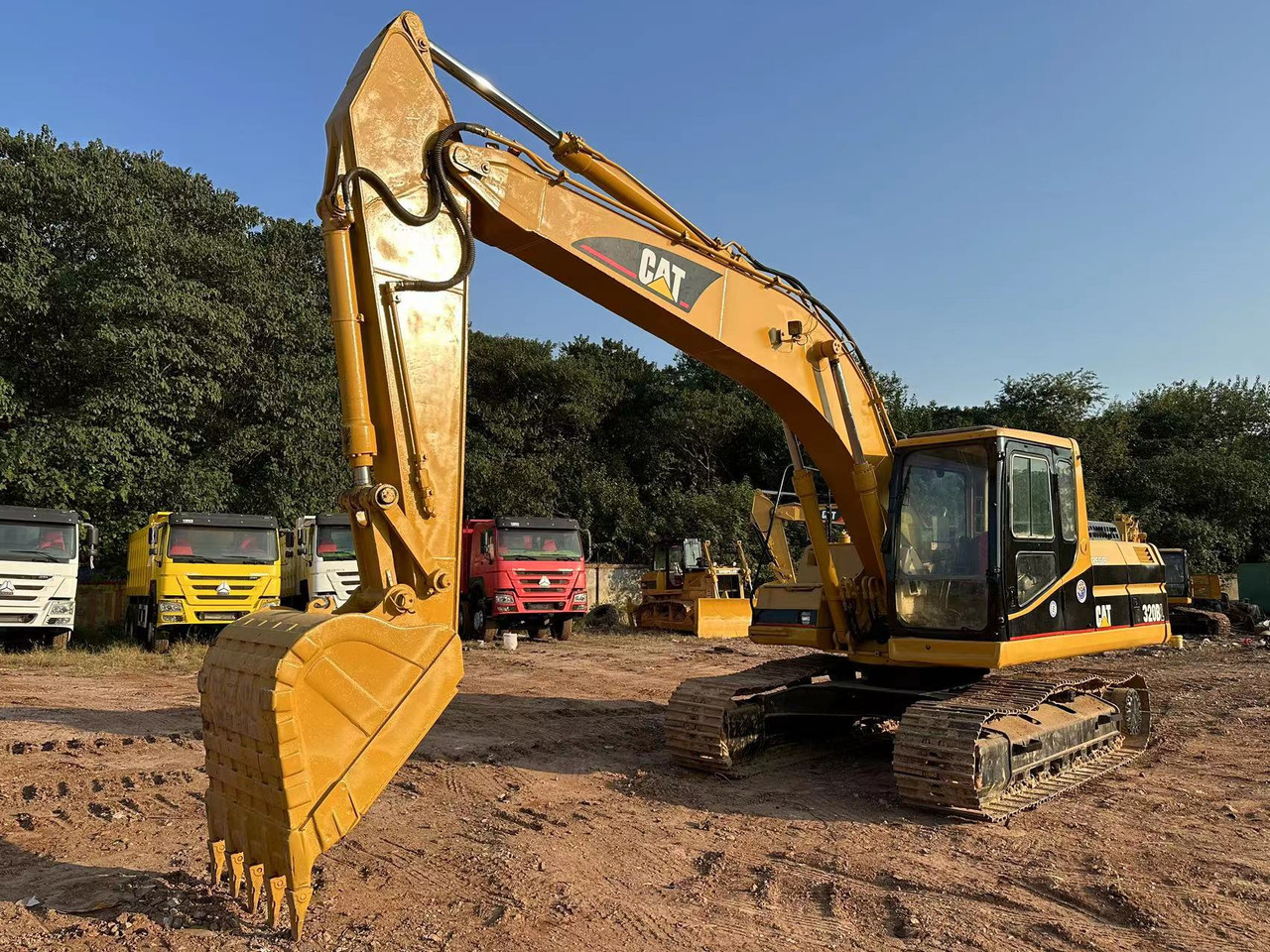 CAT 320B excavator - حفار زحاف: صورة 4 CAT 320B excavator - حفار زحاف: صورة 4