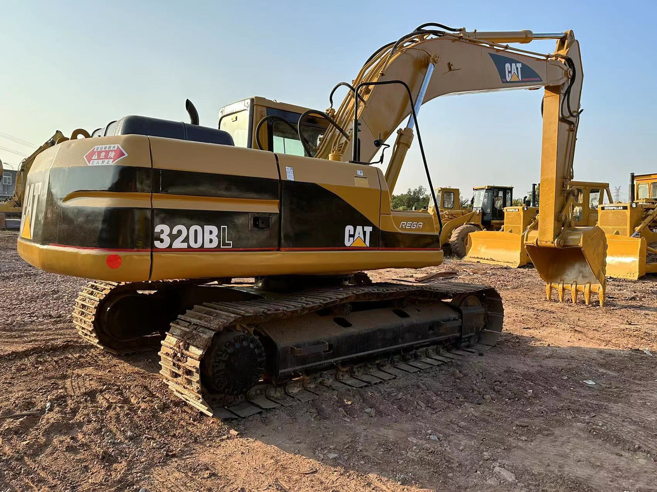 CAT 320B excavator - حفار زحاف: صورة 2 CAT 320B excavator - حفار زحاف: صورة 2