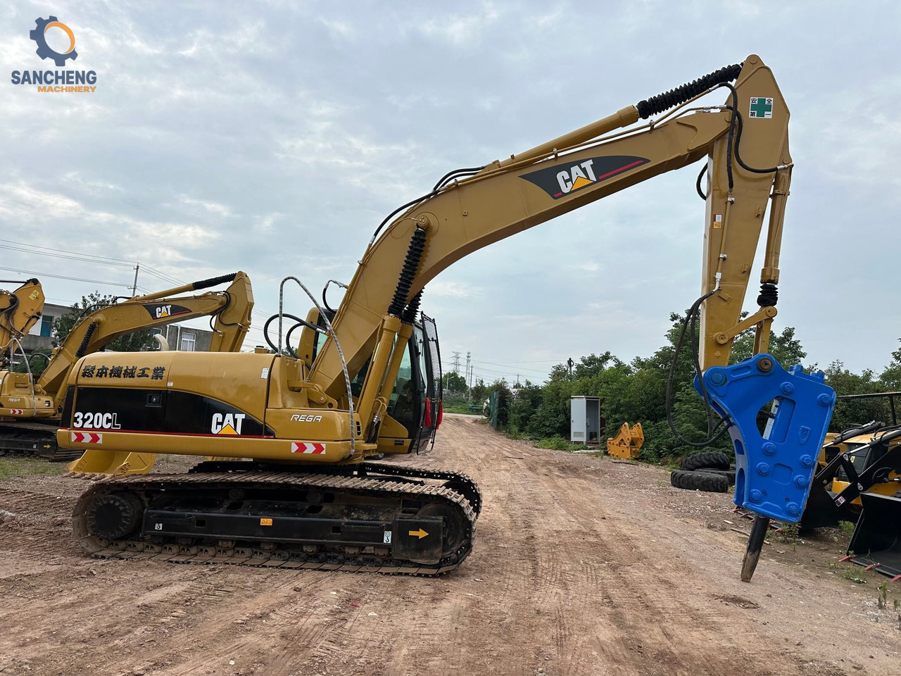 CAT 320CL with hammer - حفار زحاف: صورة 1 CAT 320CL with hammer - حفار زحاف: صورة 1