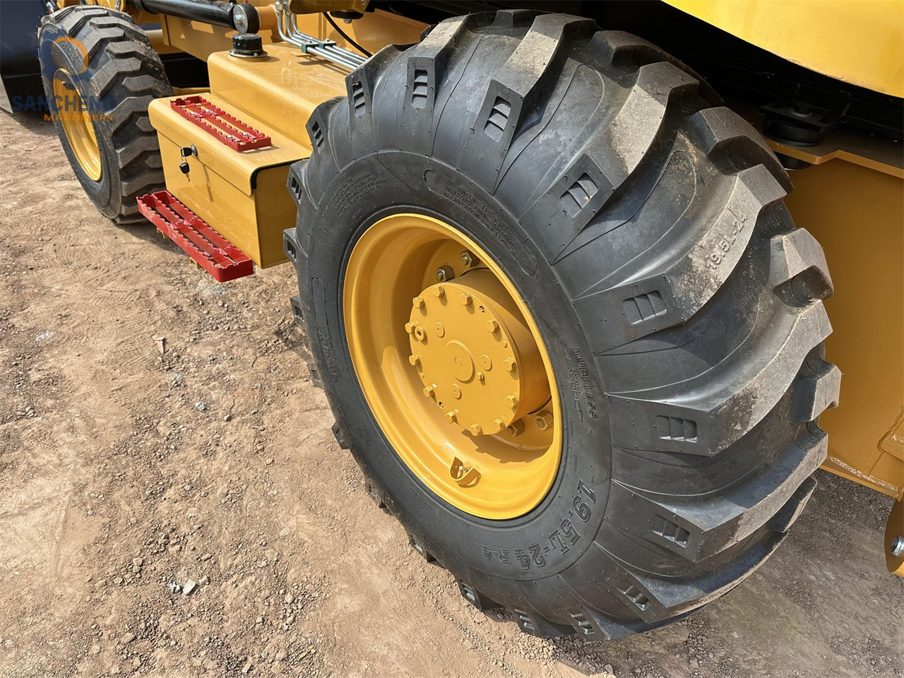 جرافة حفار CAT 420F2: صورة 8 جرافة حفار CAT 420F2: صورة 8