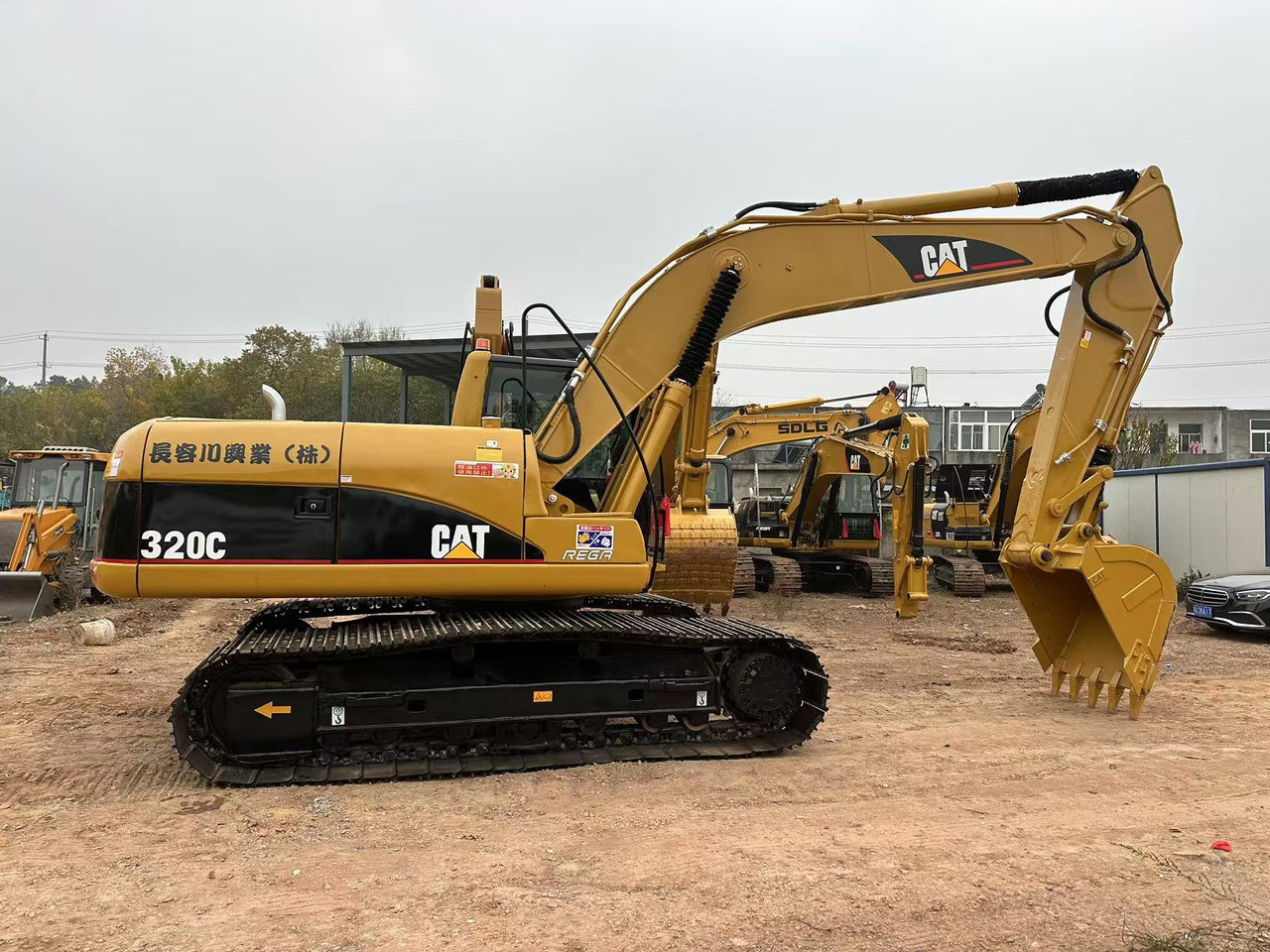 CATERPILLAR 320CL - حفار زحاف: صورة 1 CATERPILLAR 320CL - حفار زحاف: صورة 1