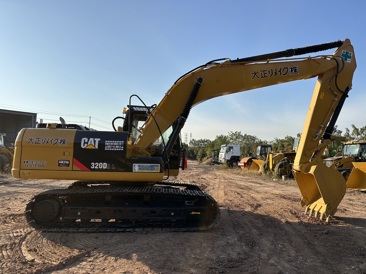 CATERPILLAR 320DL - حفار زحاف: صورة 1 CATERPILLAR 320DL - حفار زحاف: صورة 1