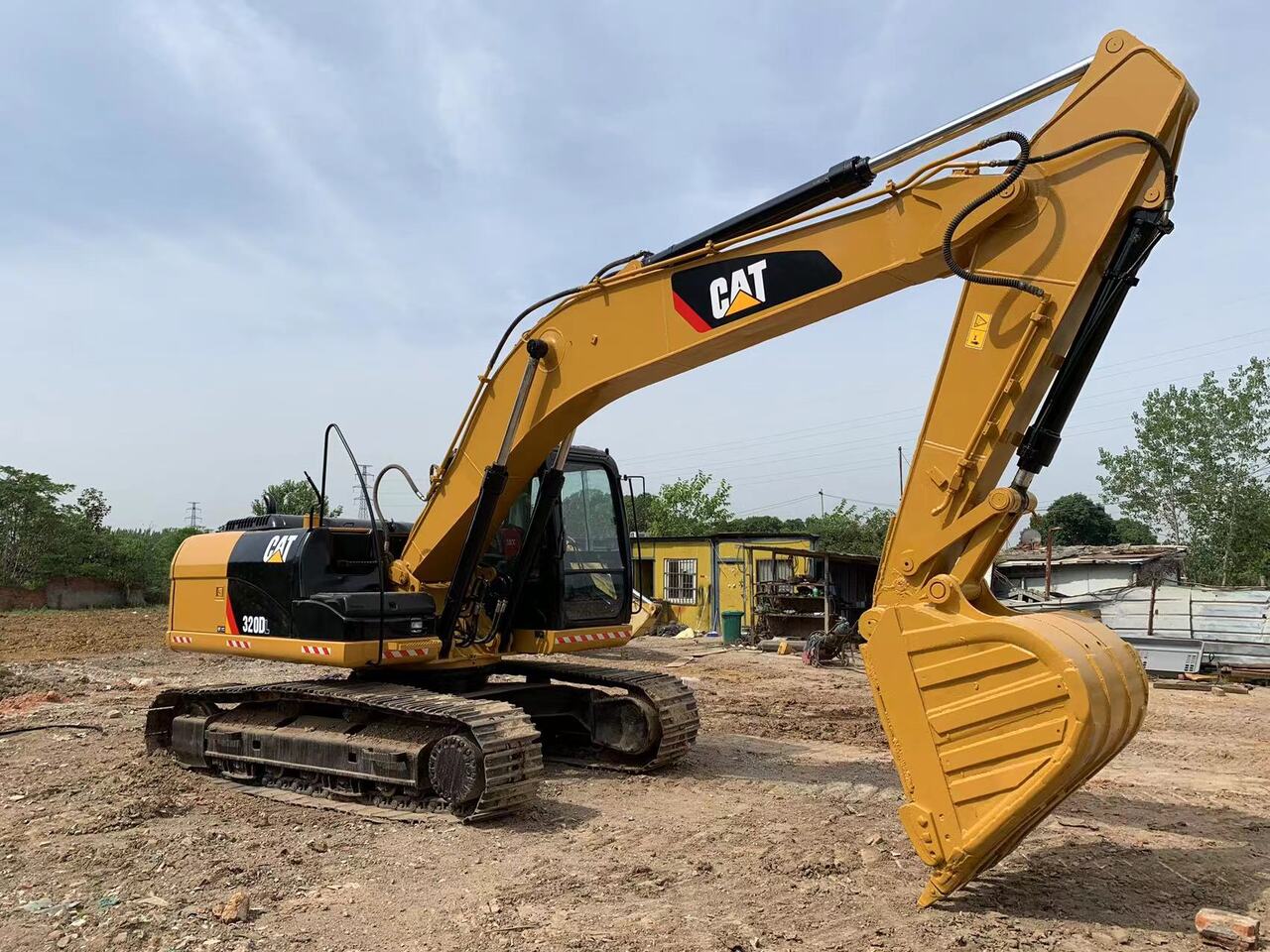 CATERPILLAR 320DL - حفار زحاف: صورة 4 CATERPILLAR 320DL - حفار زحاف: صورة 4