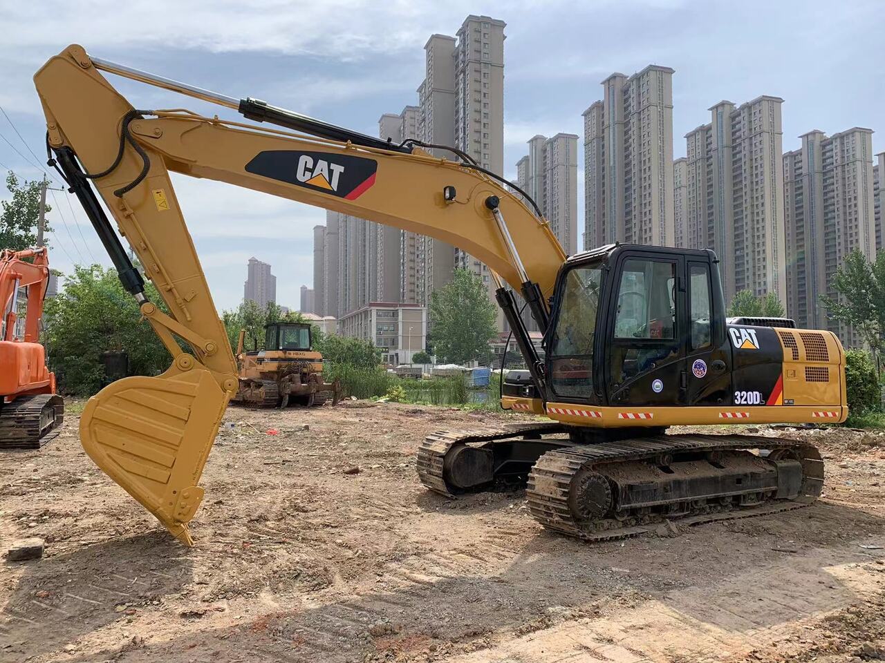 CATERPILLAR 320DL - حفار زحاف: صورة 3 CATERPILLAR 320DL - حفار زحاف: صورة 3