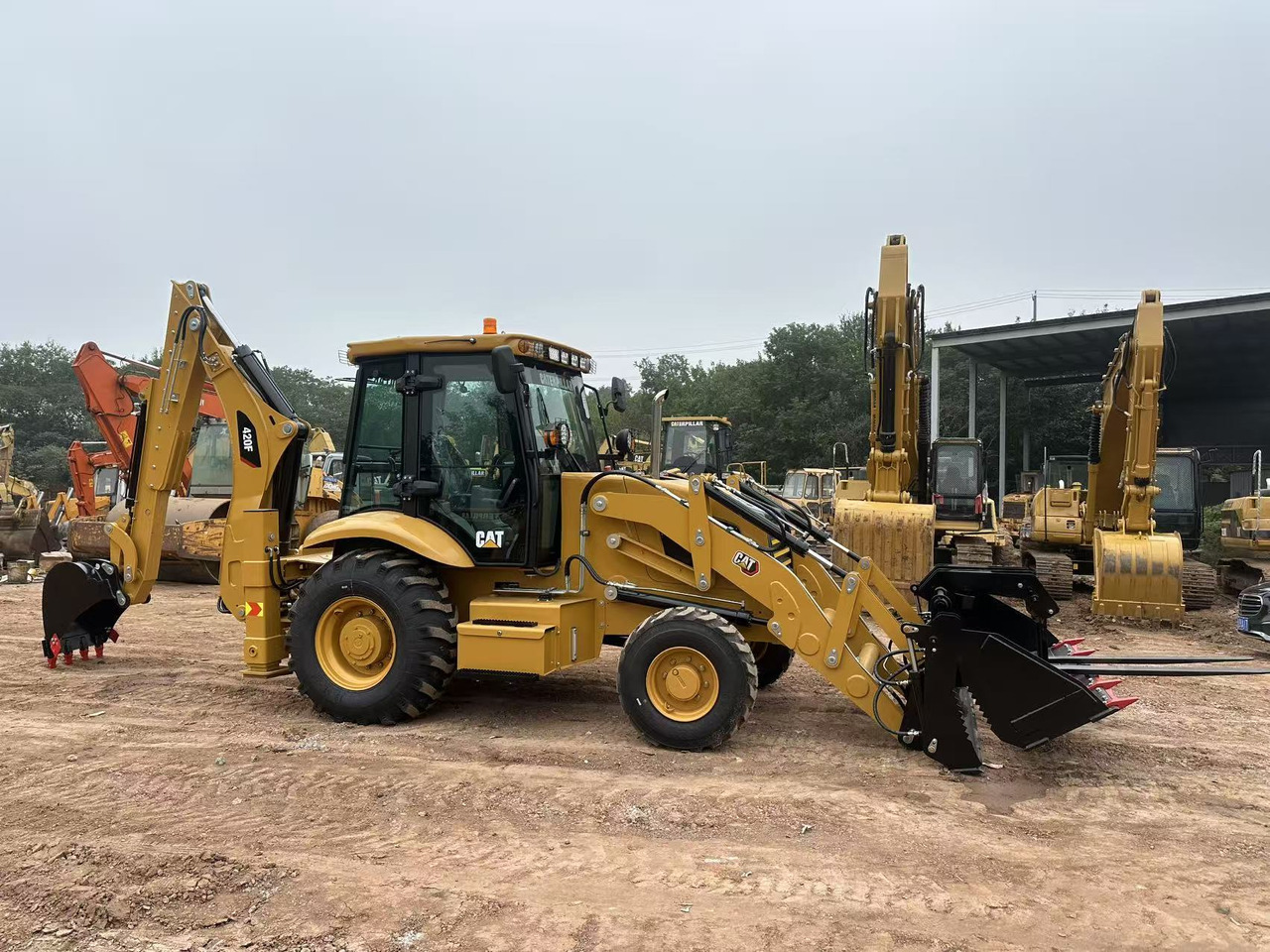 CATERPILLAR 420F2 - جرافة حفار: صورة 2 CATERPILLAR 420F2 - جرافة حفار: صورة 2