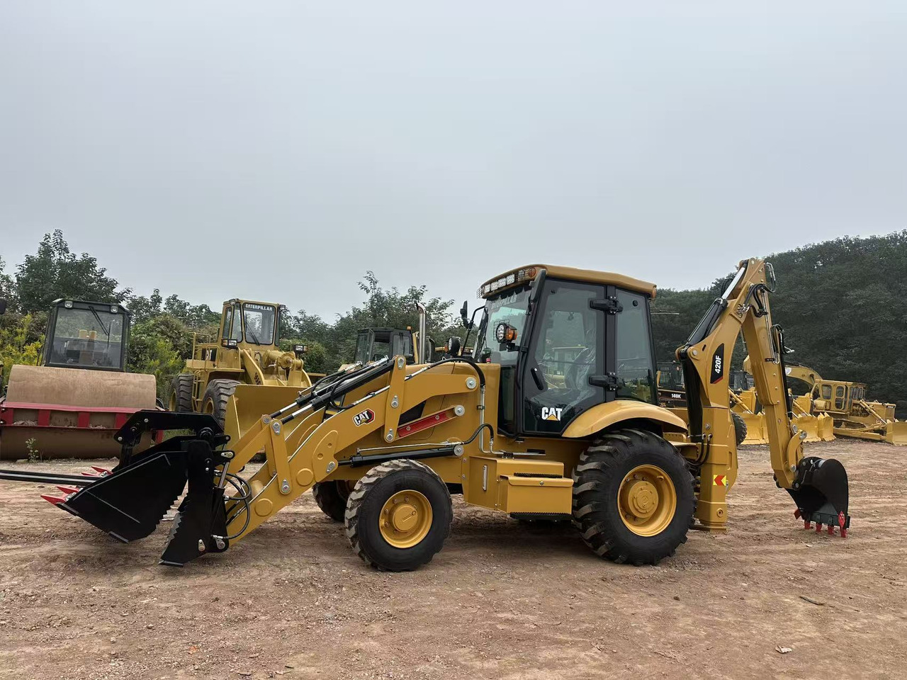 CATERPILLAR 420F2 - جرافة حفار: صورة 3 CATERPILLAR 420F2 - جرافة حفار: صورة 3