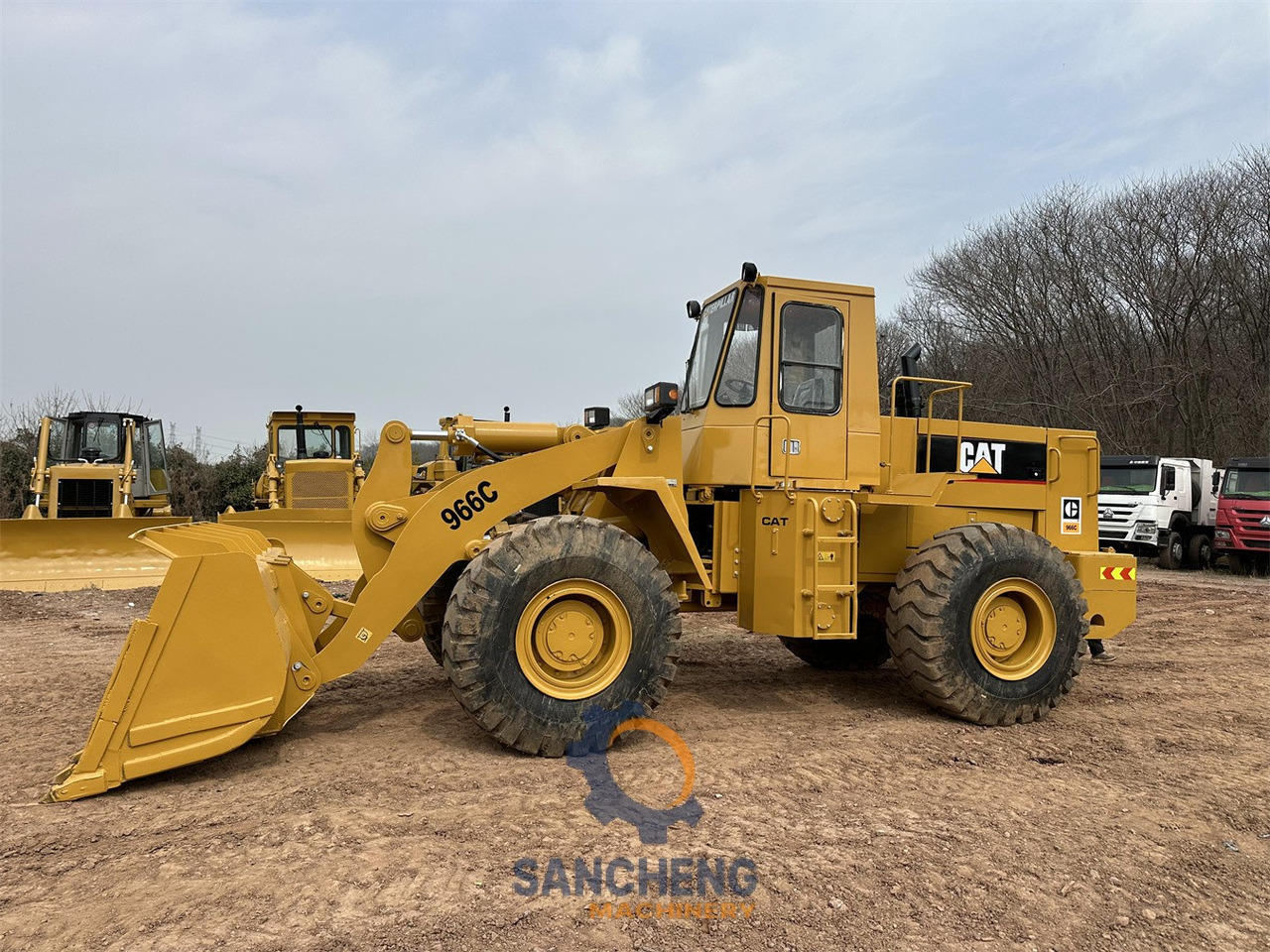 اللودر بعجل CATERPILLAR 966C: صورة 9