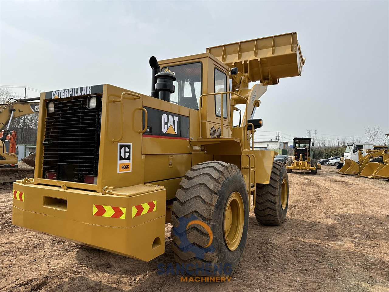 اللودر بعجل CATERPILLAR 966C: صورة 6