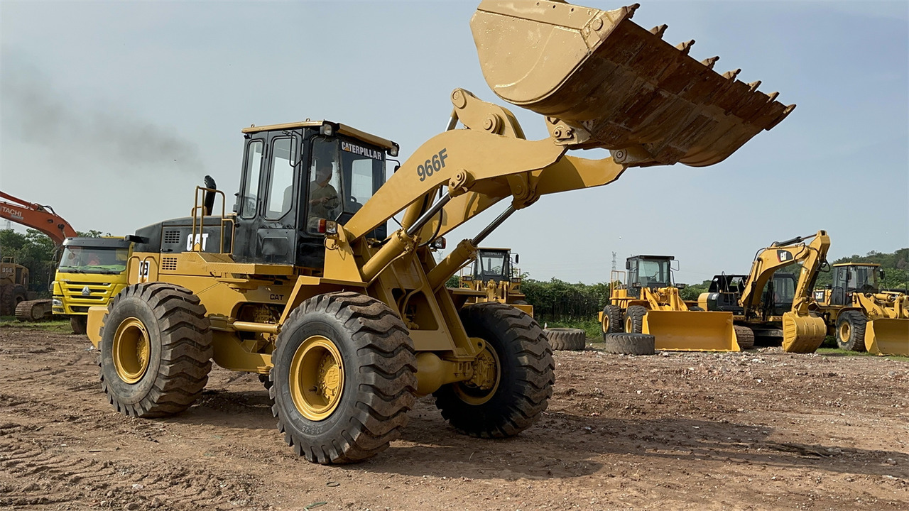 اللودر بعجل CATERPILLAR 966F: صورة 11