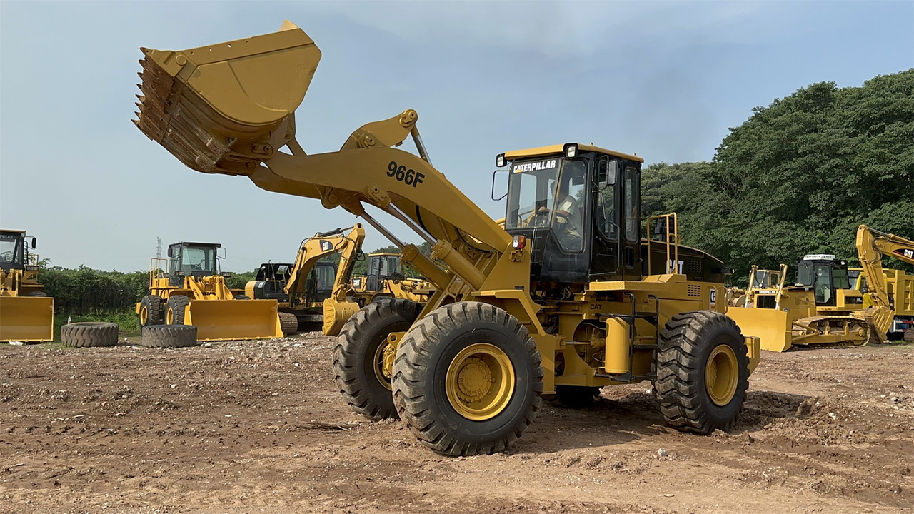 اللودر بعجل CATERPILLAR 966F: صورة 10