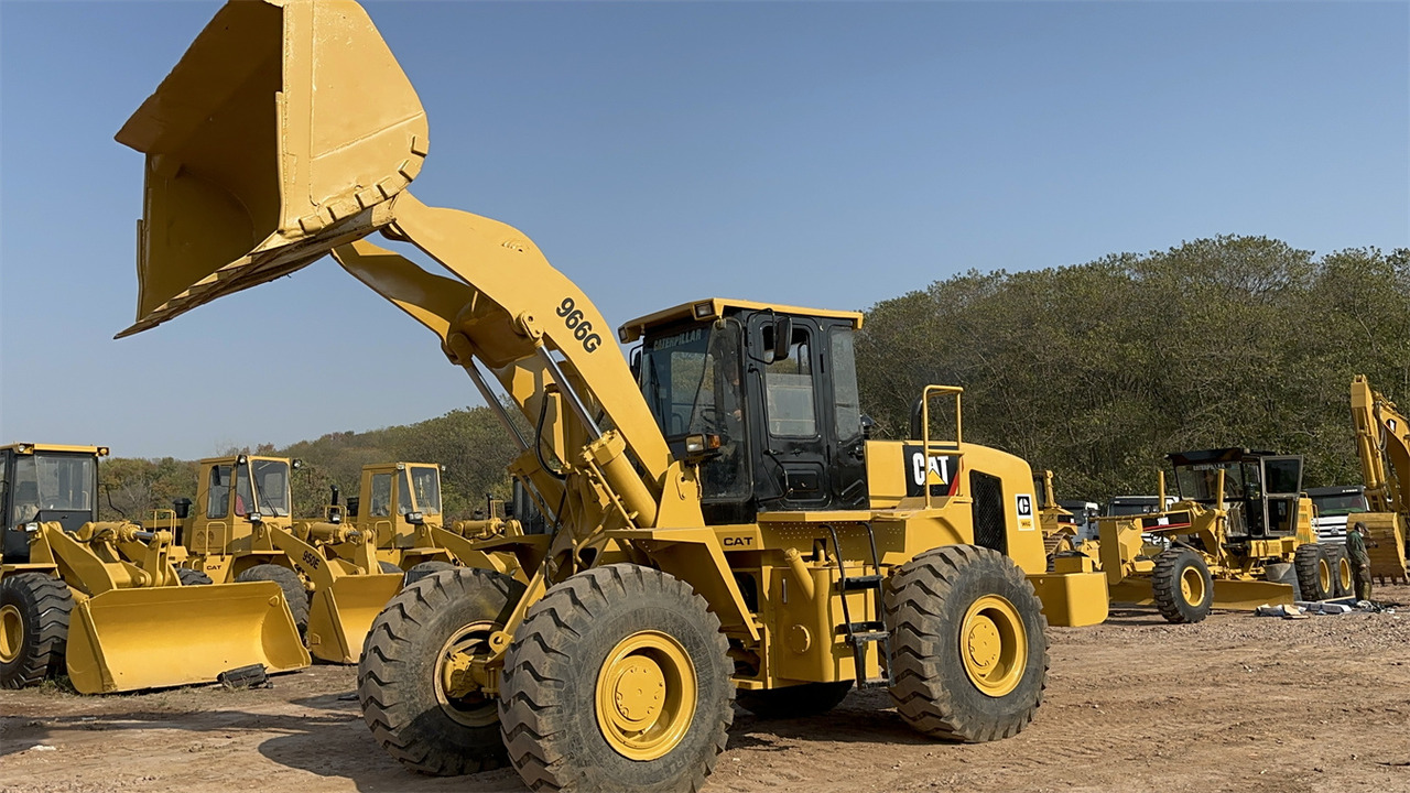 اللودر بعجل CATERPILLAR 966G: صورة 8