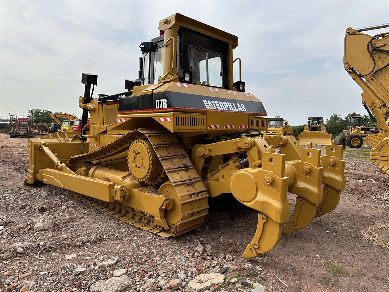 CATERPILLAR D7R - جرافة: صورة 1 CATERPILLAR D7R - جرافة: صورة 1