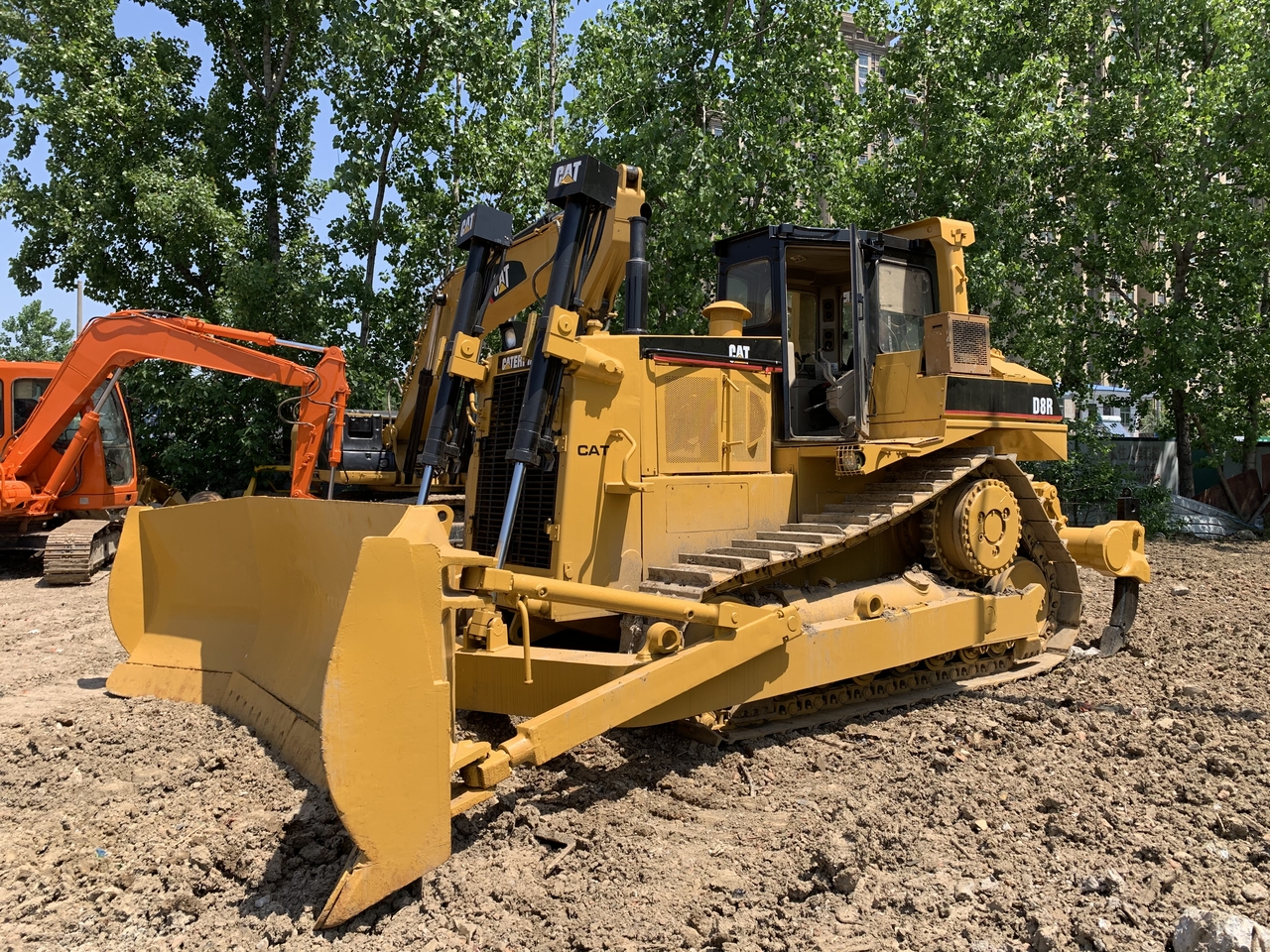 CATERPILLAR D8R - جرافة: صورة 1 CATERPILLAR D8R - جرافة: صورة 1