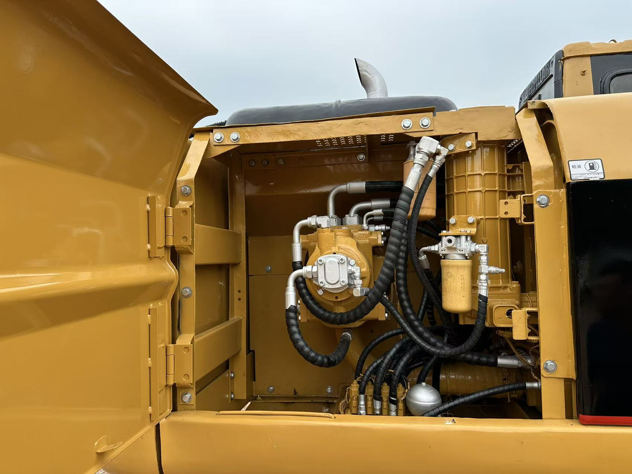 Caterpillar 320BL excavator - حفارة: صورة 5 Caterpillar 320BL excavator - حفارة: صورة 5